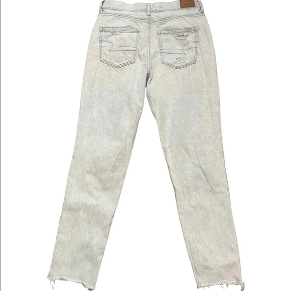 American Eagle Outfitters Distressed Mom Jeans Size 4 Raw Hem Light Wash - Picture 2 of 11